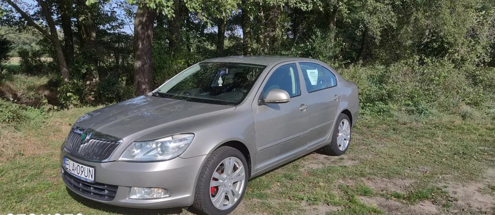 samochody osobowe Skoda Octavia cena 18000 przebieg: 240000, rok produkcji 2010 z Łask